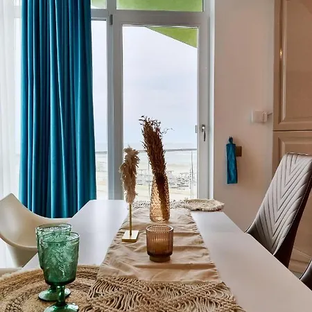 Apartament Front 14 Apartment- & Pools *